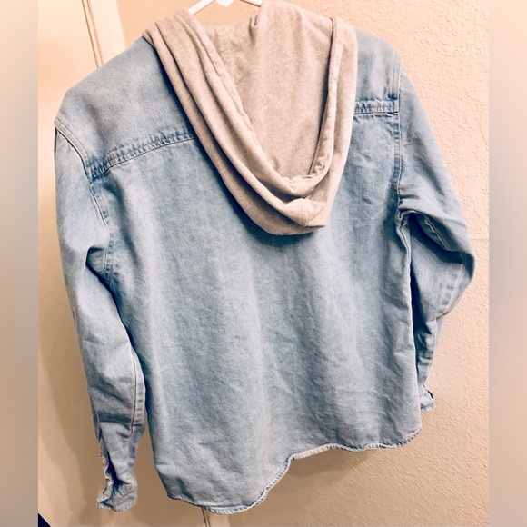 RSQ Men’s Hooded Denim Shirt Size Small Pre-Owned Light Wash Retro Style Button - Picture 2 of 7